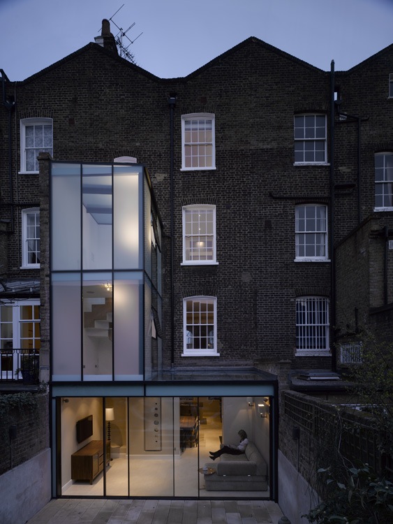 Contemporary glass extension to a period London townhouse by Islington Architects